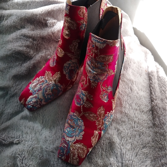 John Fluevog Baroness boot in red jacquard - Picture 3 of 7